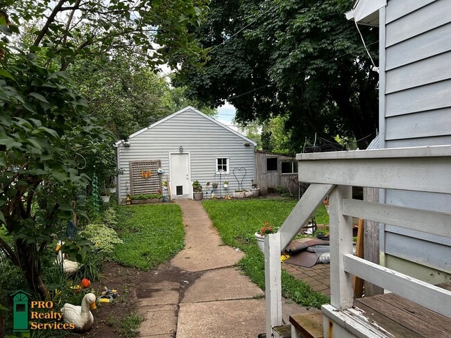 Building Photo - 2 Bedroom Home