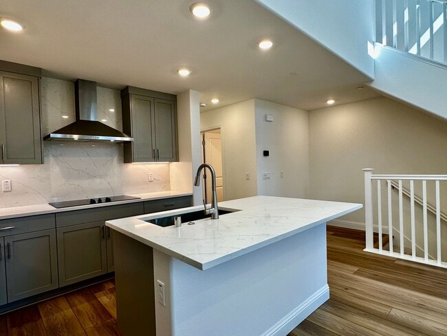 Building Photo - New Luxury Townhouse in Saratoga