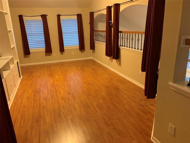 Building Photo - 2114 Winding Hollow Dr