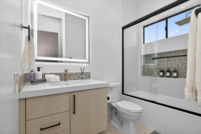 Building Photo - 51116 Avenida Mendoza