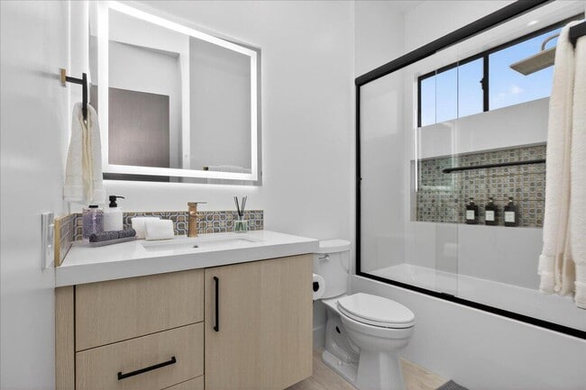 Building Photo - 51120 Avenida Navarro