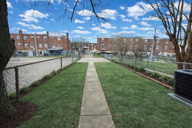 Building Photo - Spacious 3BR Home with Finished Basement & Flex Space