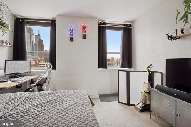 Building Photo - 1100 Vine St