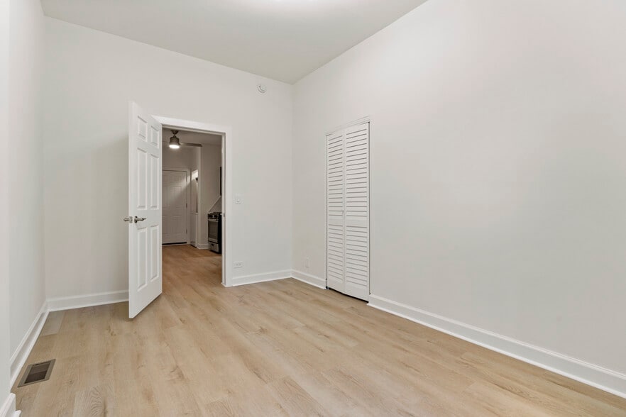 Building Photo - 2617 W Hirsch St