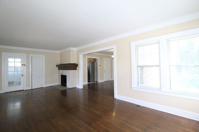 Building Photo - 1412 W 51 St