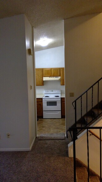 Building Photo - 3017 Moonbeam Cir N
