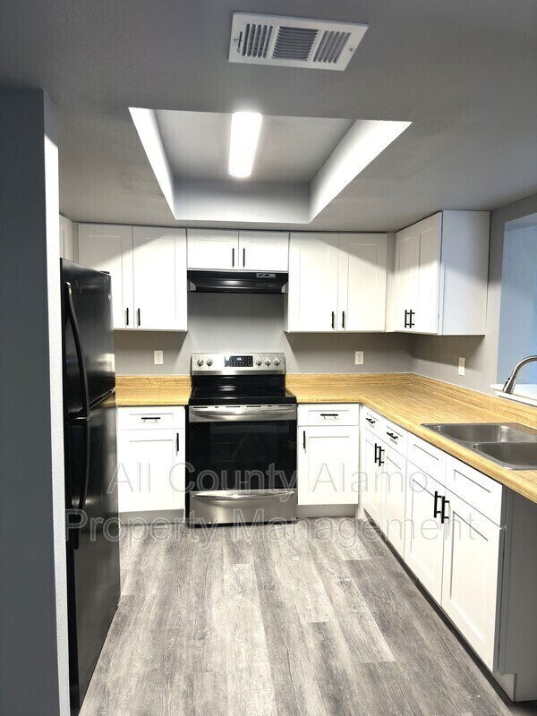 Primary Photo - 403 Hartline Dr