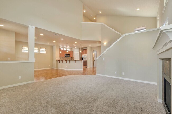 Building Photo - Executive style home