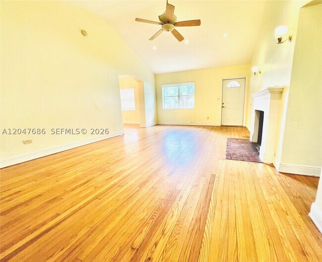 Building Photo - 410 Pinecrest Dr