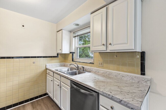 Building Photo - Oakley- Charming 4 family and desirable st...