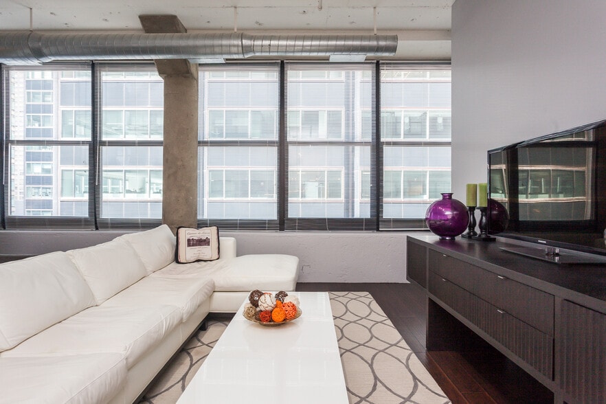 Building Photo - 130 S Canal St