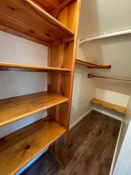 Closet - 647 N Morton St