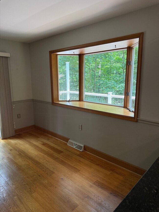 Building Photo - 1531 E Strohm Dr