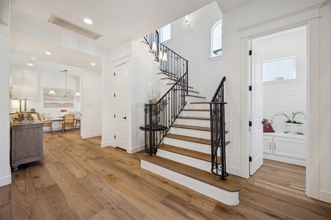 Building Photo - 2031 Sheridan St