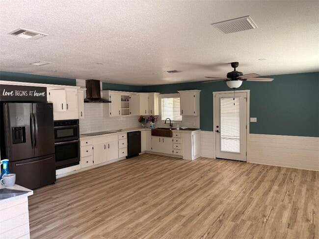 Building Photo - 2605 Country Club Dr