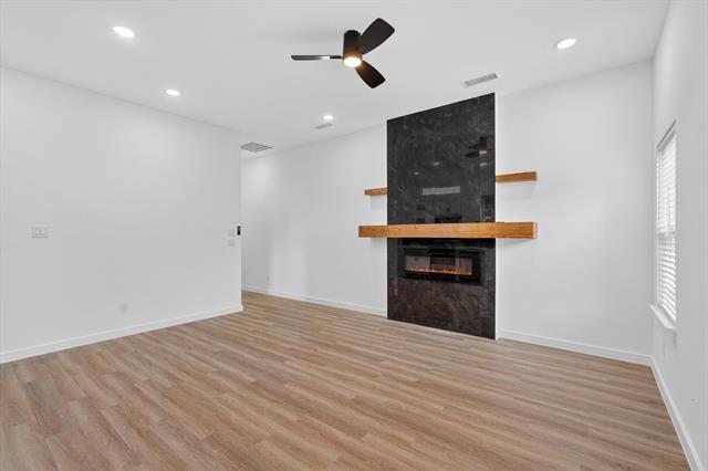 Building Photo - 2113 Henry St
