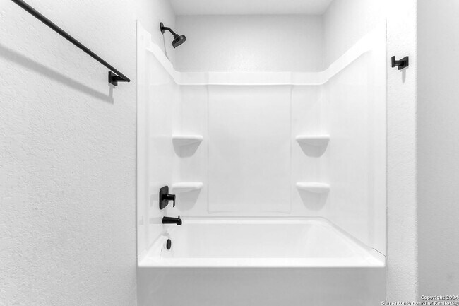 Building Photo - 8030 Bluewater Cove