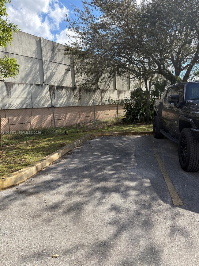 Building Photo - 8009 W 6th Ave