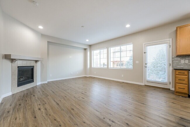 Building Photo - 14937 Melco Ave