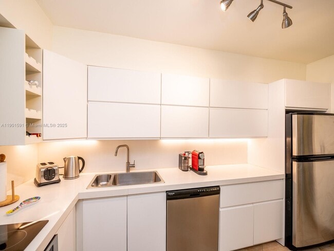 Building Photo - 1127 Meridian Ave