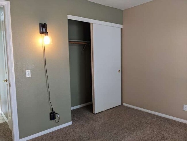 Building Photo - A Very nice and Large 4 Bedroom, 3 Bathroom, 2 STORY Home in Desert Shores!!!!