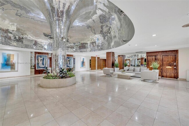 Building Photo - 2655 Collins Ave