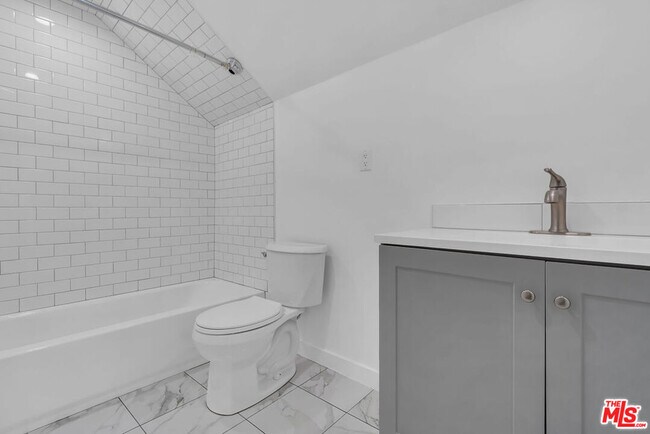 Building Photo - 261 W 43rd Pl