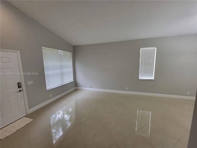 Building Photo - 928 Falling Water Rd