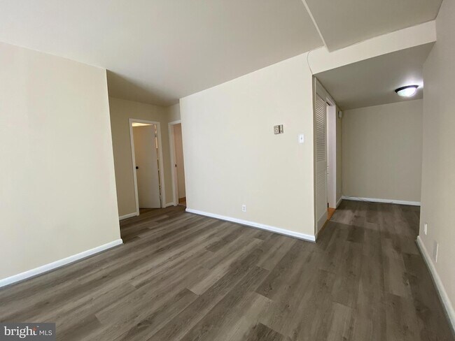 Building Photo - 301 N Beauregard St