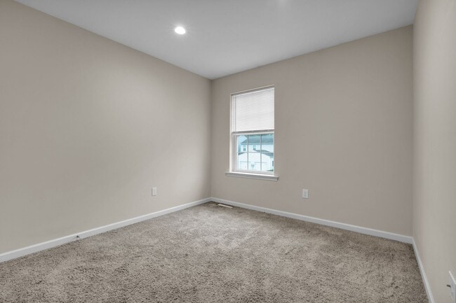Building Photo - Modern 3-Bed Townhome on Quiet Cul-de-Sac ...