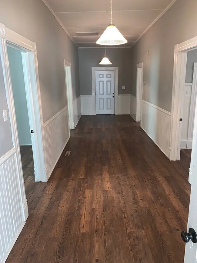 Building Photo - Spacious 4BR Home Near Downtown Spartanburg