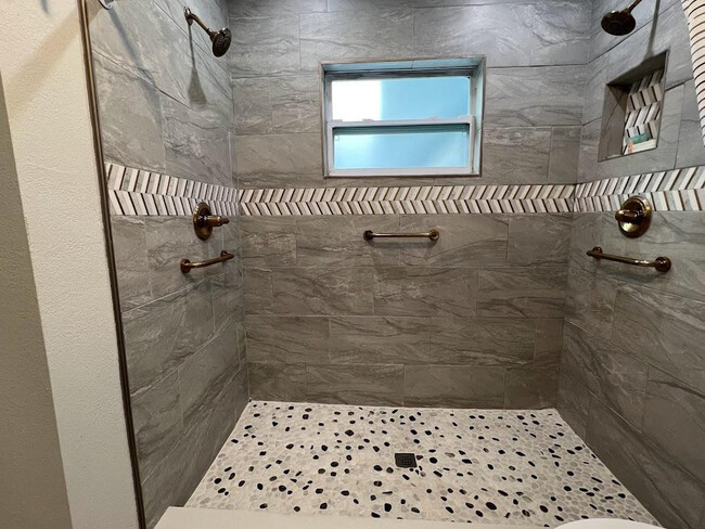 Building Photo - 1810 Elizabeth St