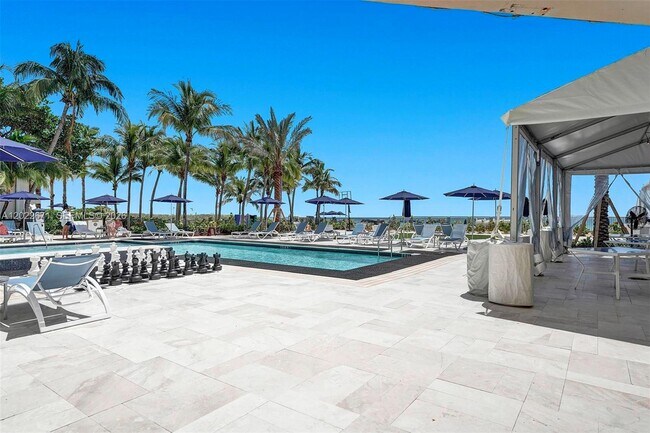 Building Photo - 16051 Collins Ave