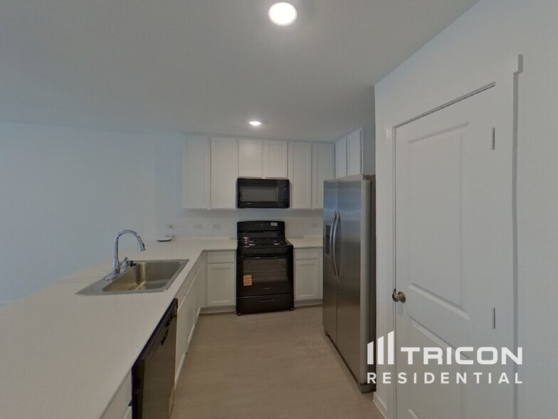 Building Photo - 838 Ponderosa Ln