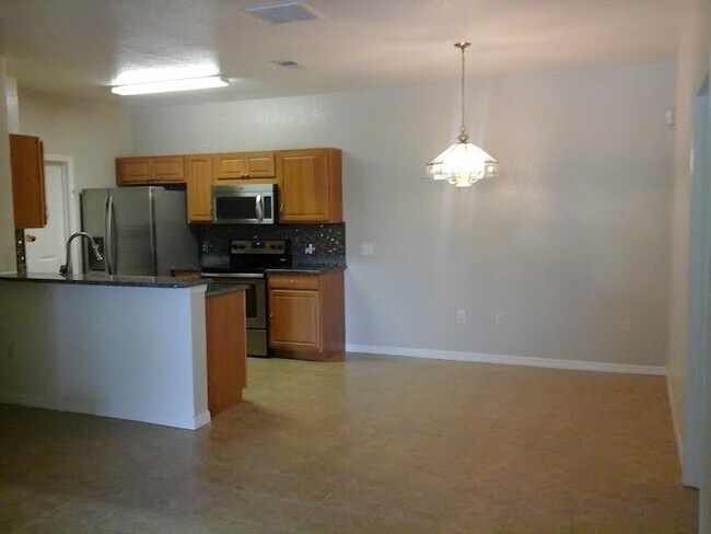 Building Photo - 6011 Hemingway Cir