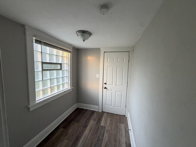 Building Photo - 875 E 154th St