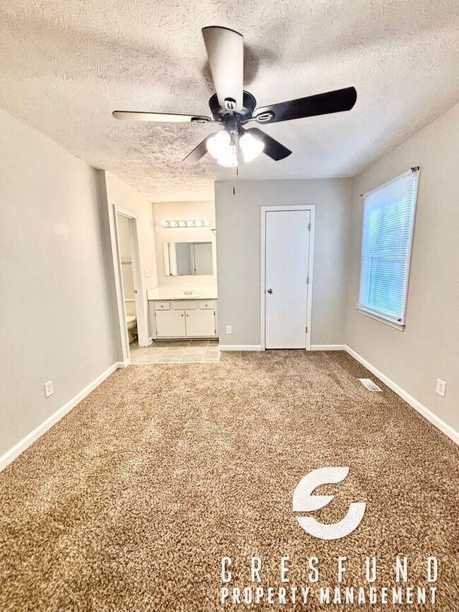 Building Photo - Coziest 3 Bed, 2 Bath - 15 MINUTES FROM YA...