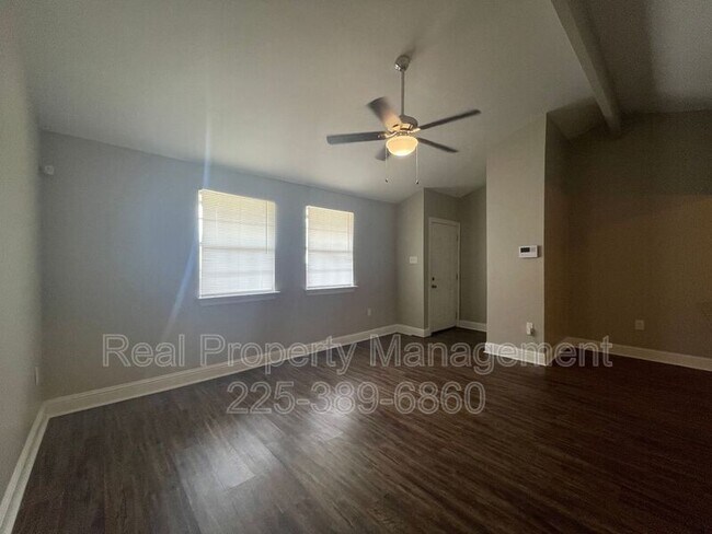 Building Photo - 5500 Dianna Dr