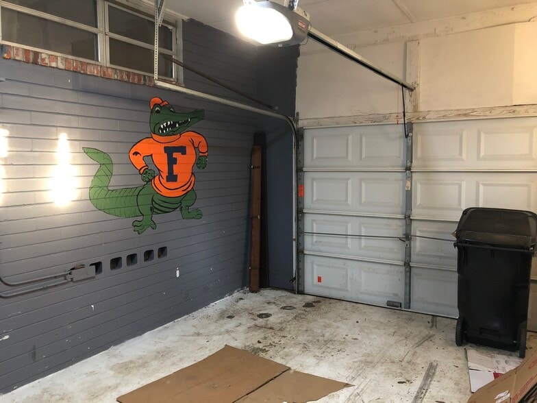 Garage - 2842 SW 1 Ave