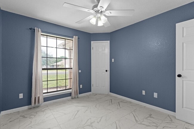Building Photo - 5003 Joseph Dr