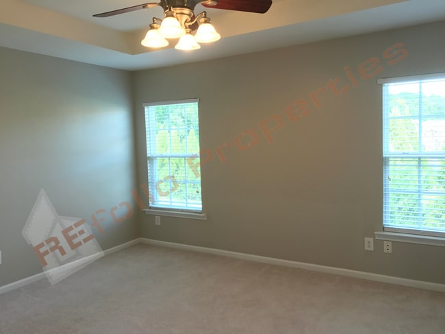 Building Photo - 3015 Freeport Dr
