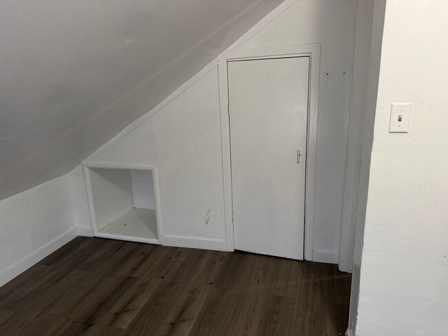 Building Photo - Updated 4 bedroom, 1 bath home in Eugene!