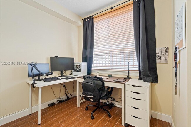 Building Photo - 6841 SW 44th St