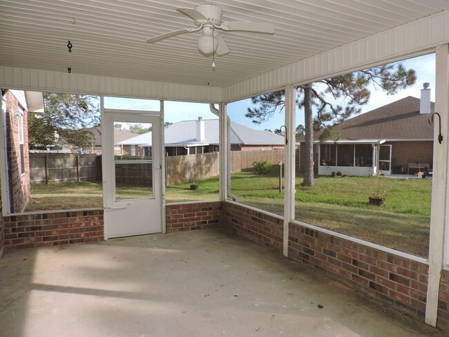 Building Photo - Convenient to NAS & Corry!