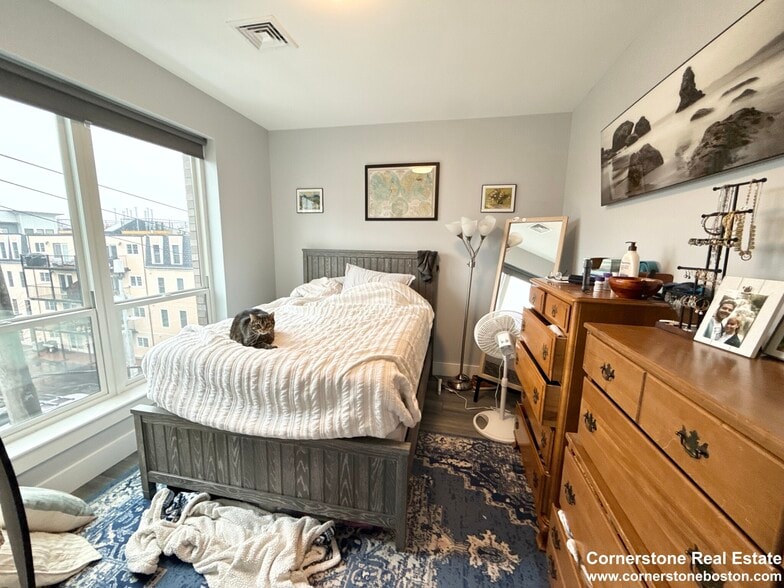 Building Photo - 40 B St