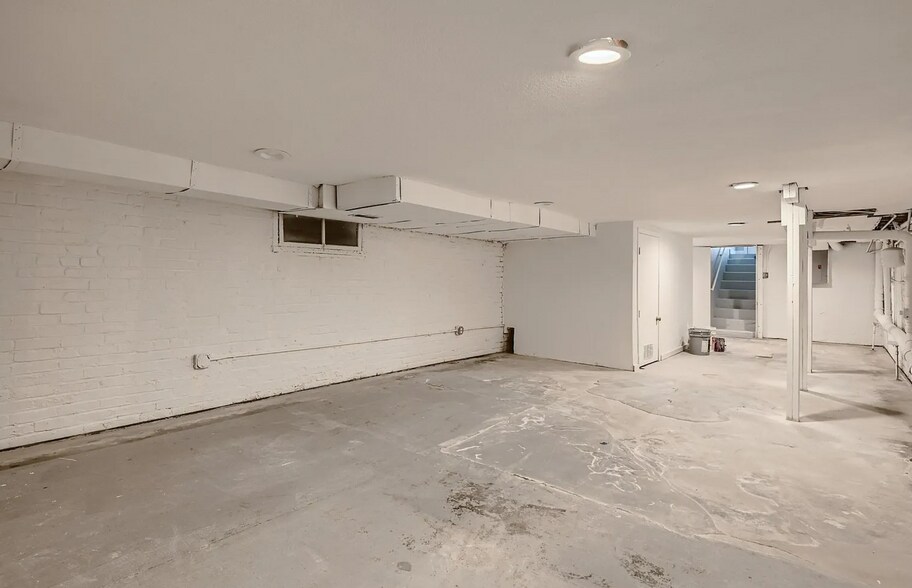 Building Photo - 2343 Hooker St