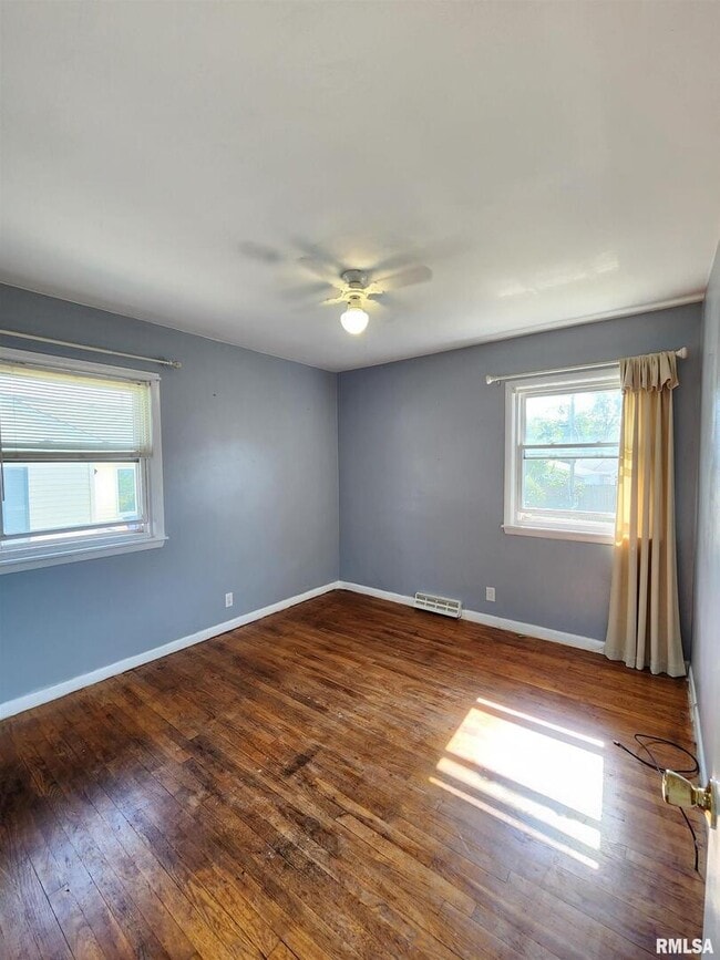 Building Photo - 3235 W 16th St