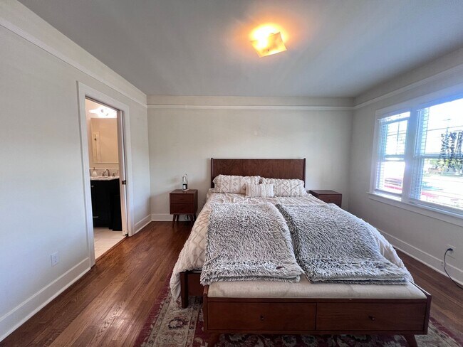 Building Photo - Fully Updated Home in San Leandro Available for Rent!!