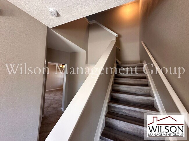 Building Photo - 512 Bella Rosa Cir