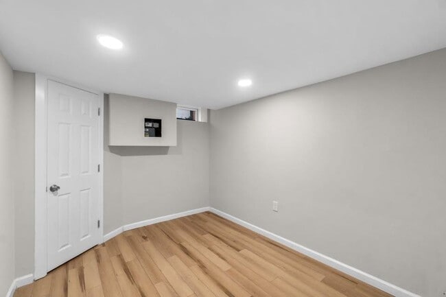 Building Photo - 208 S Durham St